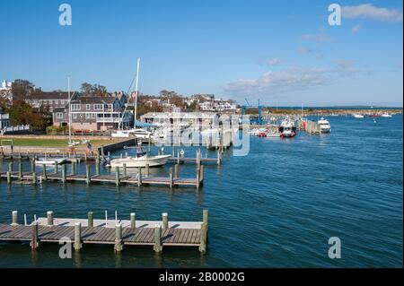 Vista sul porticciolo di Edgartown con barche a Edgartown, Martha's Vineyard, Massachusetts, Stati Uniti. Foto Stock