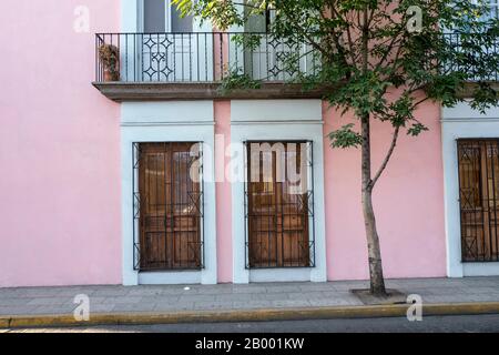 Case e edifici tradizionali colorati di Oaxaca in Messico Foto Stock