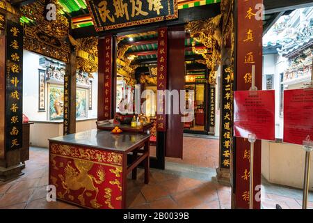 Singapore. Gennaio 2020. La vista interna del Tempio di Yueh Hai Ching Foto Stock