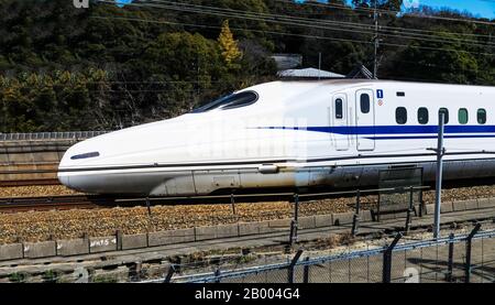 Nagoya, GIAPPONE - 11 marzo 2017 : un treno superveloce Shinkansen in Giappone., Motion Blur di un moderno treno ad alta velocità Shinkansen a Nagoya, Giappone. Foto Stock