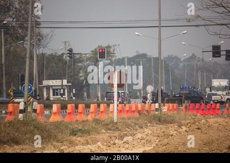 Chiangmai, Thailandia - 18 febbraio 2020: Fumo e Inquinamento Haze sulla strada statale Chiangmai. Foto Stock