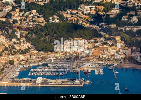 Vista aerea, Port de Sóller, Porto di Sóller, Blue Sea Hotel Resorts, Sóller, Mallorca, Spagna, Europa, Isole Baleari, barche, ormeggio, gite in barca, je Foto Stock