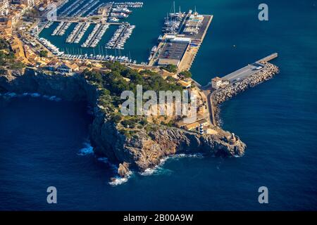 Foto aerea, Port de Sóller, Porto di Sóller, Far de Bufador e Far de Sa Creu fari all'ingresso del porto, Sóller, Mallorca, Spagna, Europa, Bal Foto Stock