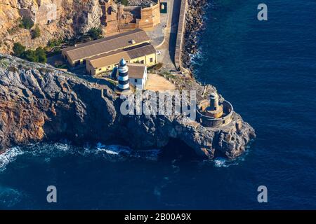 Foto aerea, Port de Sóller, Porto di Sóller, Far de Bufador e Far de Sa Creu fari all'ingresso del porto, Sóller, Mallorca, Spagna, Europa, Bal Foto Stock