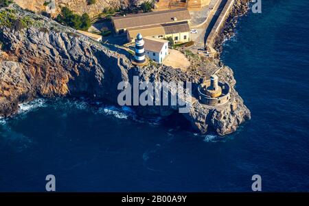 Foto aerea, Port de Sóller, Porto di Sóller, Far de Bufador e Far de Sa Creu fari all'ingresso del porto, Sóller, Mallorca, Spagna, Europa, Bal Foto Stock