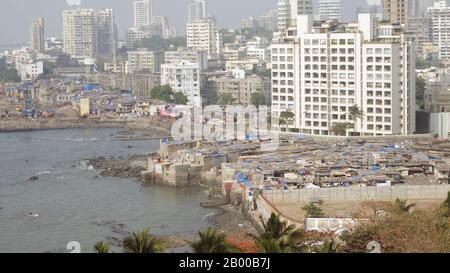 UNA VISTA DELL'ARCHITETTURA E DEL MARE DI WORLI, MUMBAI, MAHARASHTRA, INDIA Foto Stock