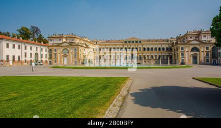 Villa Reale Di Monza (Villa Reale), Milano, Italia. La Villa reale fu costruita tra il 1777 e il 1780 dall'architetto imperiale Giuseppe Piermarini. Foto Stock