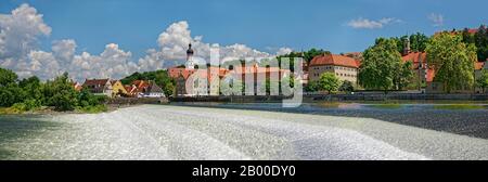 Città vecchia di Landsberg am Lech con Lechwehr, Landsberg am Lech, Baviera, Germania Foto Stock