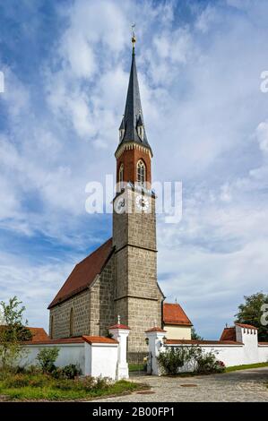 Chiesa tardo gotica di San Giacomo il Vecchio, Rabenden, Altenmarkt an der Alz, Chiemgau, alta Baviera, Baviera, Germania Foto Stock