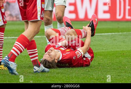 Noah KATTERBACH (K) è ferito in campo, ferita, calcio 1.Bundesliga, 22.matchday, FC Colonia (K) - FC Bayern Monaco (M) 1: 4, il 16 febbraio 2020 a Koeln / Germania. ¬ | utilizzo in tutto il mondo Foto Stock