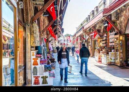 Arasta Bazaar la sua unica strada ci sono molti negozi di dolci, oro, artigianato può acquistare come regali. Posto vicino alla Moschea Blu e ristoranti Nell'Ue Foto Stock