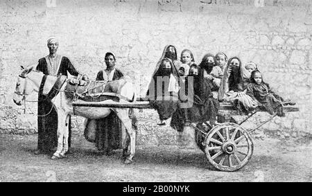 Turchia: Trasporto di donne e bambini velati con carretto a cavallo, Vlas Mikhailovich Doroshevich, c. 1900. Il potere e il prestigio dell'Impero Ottomano raggiunse il picco nel XVI e XVII secolo, in particolare durante il regno di Suleiman il magnifico. L'impero era spesso in contrasto con il Sacro Romano Impero nella sua costante avanzata verso l'Europa centrale attraverso i Balcani e la parte meridionale del Commonwealth polacco-lituano. In mare, l'impero contese con i Santi leghe, composti dalla Spagna asburgica, dalla Repubblica di Venezia e dai Cavalieri di San Giovanni, per il controllo del Mediterraneo. Foto Stock