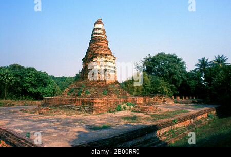 Thailandia: Wat e-Kang, Wiang Kum Kam, Chiang mai. Abbandonato alla fine del XIII secolo, e ora in rovina, Wiang Kum Kam era una volta la capitale della regione settentrionale della Thailandia, ed è situato a sud di Chiang mai. Fu costruito dal re Mangrai a un certo tempo nel 13 ° secolo dopo la sua vittoria sul regno Hariphunchai di oggi Lamphun. Tuttavia, dopo che la città si era allagata più volte, Mangrai decise di trasferire la capitale del suo regno, e la spostò più a nord sul fiume Ping in un sito che ora è la città di Chiang mai. Foto Stock