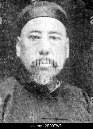 Cina: Il Signore della guerra musulmano cinese ma Lin (1873-1945), governatore di Qinghai (1931-38). Ma Lin, presidente del governo di Qinghai (1931–38); fratello di ma Qi. Musulmano nato nel 1873, Linxia, Gansu, Cina, succedette principalmente ai posti di suo fratello, essendo generale della provincia di Gansu sud-orientale, come pure consigliere del governo provinciale di Qinghai e capo dell'Ufficio delle costruzioni della provincia di Qinghai. Era il grande zio del Signore della guerra ma Clique Zhongying. Foto Stock