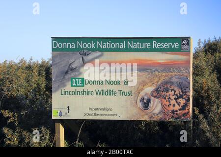Campo di bombardamento e la riserva naturale segno a Donna nook sulla costa del lincolnshire Foto Stock
