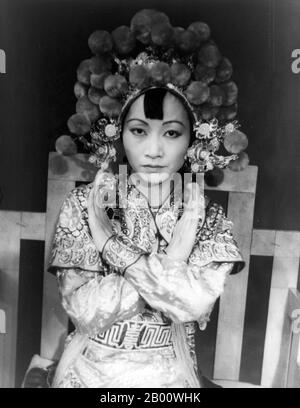 USA: Ritratto dell'attrice statunitense Anna May Wong, 'Turandot' a Westport, fotografato da Carl Van Vechten (1880-1964), 1937. Anna May Wong (3 gennaio 1905 – 3 febbraio 1961) è stata una . La sua lunga e variegata carriera ha abbracciato film, televisione, palcoscenico e radio sia silenziosi che sonori. Foto Stock