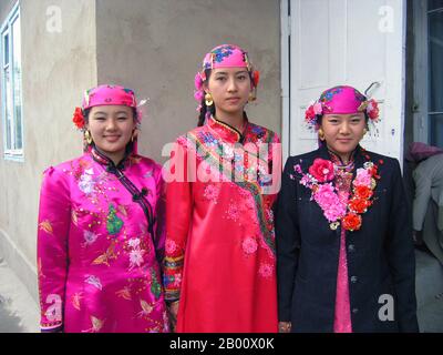 Kazakhstan: Dungan (Hui) ragazze a Shor-Tyube, Kazakhstan. Dungan (Tungan) è un termine usato nei territori dell'ex Unione Sovietica per riferirsi ad un popolo musulmano di origine cinese. Anche i popoli di lingua turca della provincia di Xinjiang in Cina si riferiscono ai membri di questo gruppo etnico come Dungani. Sia in Cina che nelle ex repubbliche sovietiche dove risiedono, tuttavia, i membri di questo gruppo etnico si chiamano Hui. Immagine di pubblico dominio del professor Hai Feng, Università di Xinjiang. Foto Stock