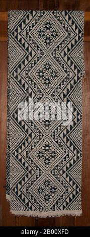 Thailandia: Tessuto nero Tai, Ban Na Pa Nat Tai Dam Villaggio Culturale, Provincia di Loei. La Diga di Tai o Tai Nero sono un gruppo etnico che si trova in alcune parti del Laos, Vietnam, Cina e Thailandia. I parlanti di Tai Dam in Cina sono classificati come parte della nazionalità dai insieme a quasi tutti gli altri popoli Tai. Ma in Vietnam loro viene data la propria nazionalità (con il Tai Bianco), dove sono classificati come la nazionalità Thái (che significa popolo Tai). La diga di Tai ha origine dalle vicinanze di Dien Bien Phu in Vietnam. Foto Stock