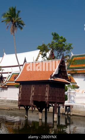 Thailandia: Ho trai (biblioteca delle Scritture), Wat Yai Suwannaram, Phetchaburi. Il Wat Yai Suwannaram risale al XVII secolo, periodo Ayutthaya. Foto Stock