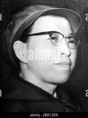 Cina: Jiang Qing (1914-1991), conosciuto anche come Madame Mao, al culmine del suo potere nella rivoluzione culturale, c.. Jiang Qing (Chiang CH'ing, 1914 marzo 14 – 1991 maggio 1969) è stato uno pseudonimo usato dall'ultima moglie del leader cinese Mao Zedong e dal maggiore esponente del Partito comunista cinese. È andato dal nome della fase LAN Ping durante la sua carriera di recitazione ed è stato conosciuto da vari altri nomi durante la sua vita. Sposò Mao a Yan'an nel novembre 1938, ed è a volte chiamata Madame Mao nella letteratura occidentale, servendo come prima signora della Cina comunista. Foto Stock