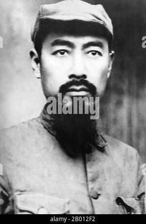 Cina: Zhou Enlai (Chou en-lai, 5 marzo 1898 – 8 gennaio 1976) con barba, Jiangxi sovietico, c.. 1933. Zhou Enlai è stato il primo Premier della Repubblica popolare Cinese, servendo dall'ottobre 1949 fino alla sua morte nel gennaio 1976. Zhou è stato determinante per l'ascesa al potere del Partito comunista, e successivamente per lo sviluppo dell'economia cinese e la ristrutturazione della società cinese. Foto Stock