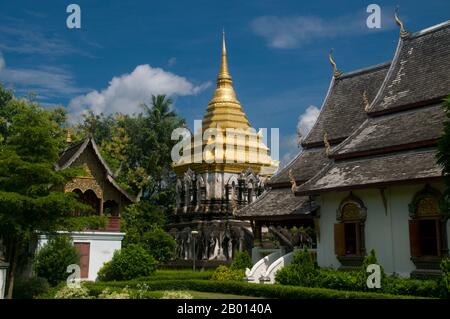 Thailandia: Ubosot (sala di ordinazione), ho trai (biblioteca), chdi e viharn, Wat Chiang Man, Chiang mai. Wat Chiang Man (Chiang Mun) è stato costruito nel 1297 d.C. ed è considerato il più antico tempio di Chiang mai. Fu costruito sul luogo che era stato usato dal re Mangrai come campo durante la costruzione della sua nuova capitale Chiang mai. Chiang mai (che significa "nuova città"), talvolta scritta come "Chiengmai" o "Chiangmai", è la città più grande e culturalmente significativa della Thailandia settentrionale. Re Mengrai fondò la città di Chiang mai nel 1296, e succedette a Chiang Rai come capitale del regno Lanna Foto Stock