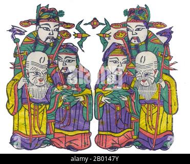 Cina: Gli dei Daoisti di buona fortuna (fu), prosperità (Lu) e longevità (Shou), chiamati collettivamente Fulushou o il Sanxing. Pittura di legno, c. 20 ° secolo. Il termine fu Lu Shou o Fulushou si riferisce collettivamente al concetto di buona Fortuna (fu), prosperità (Lu), e longevità (Shou). Questo concetto taoista si pensa risalga alla Dinastia Ming, quando la fu Star, la Lu Star e la Shou Star sono state considerate divinità personificate di questi attributi rispettivamente. Il termine è comunemente usato nella cultura cinese per indicare i tre attributi di una buona vita. Foto Stock