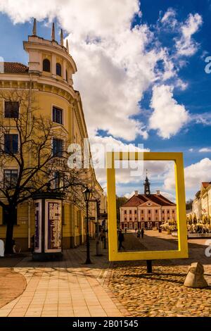 Angolo Di Piazza Del Municipio Di Tartu Foto Stock