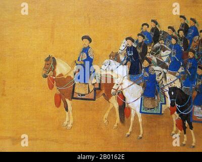 Cina: L'imperatore Qianlong (25 settembre 1711 - 7 febbraio 1799), a cavallo con i membri della sua corte. Pittura a mano di Giuseppe Castiglione (1688-1766), c. 1750. L'imperatore Qianlong (25 settembre 1711 - 7 febbraio 1799), nato Hongli e il nome del tempio Gaozong, fu il quinto imperatore della dinastia Qing. Quarto figlio dell'imperatore Yongzheng, regnò ufficialmente dal 1735 al 1796, prima di abdicare a favore di suo figlio, l'imperatore Jiaqing - un atto filiale per non governare più a lungo di suo nonno, l'imperatore Kangxi. Nonostante il suo pensionamento, mantenne il potere ultimo fino alla sua morte. Foto Stock