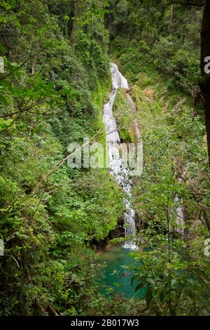 Le cascate di El Salto del Caburni nelle Topes de Collantes, Cuba Foto Stock