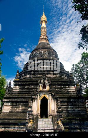 Thailandia: Chedi principale al tempio Shan (Tai Yai) di Wat Pa Pao, Chiang mai. Wat Pa Pao è un tempio buddista Shan (Tai Yai) che serve come centro per la comunità Shan di Chiang mai. E 'stato costruito alla fine del 19th secolo. Una volta all'anno, Wat Pa Pao ospita il luk kaeo, o "figli di cristallo", giovani ragazzi Shan che stanno per essere ordinati nella monchanza buddista. Molti di questi novizi viaggiano a Chiang mai dalle comunità Shan circostanti a Mae Cham, Mae Rim, Chiang Dao e Fang. Questa cerimonia annuale di Shan si chiama POY Sang Long. Foto Stock