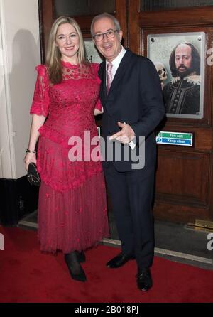 Victoria Coren-Mitchell e ben Elton frequentano la serata stampa Upstart Crow al Teatro Gielgud di Londra. Foto Stock