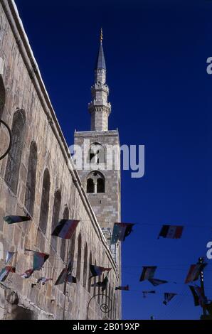 Siria: Minareto di Gesù, Moschea di Umayyad, Damasco. La Moschea di Umayyyad, conosciuta anche come la Grande Moschea di Damasco, è una delle moschee più grandi e più antiche del mondo. È considerato il quarto posto più sacro dell'Islam. Si ritiene che la costruzione della moschea sia iniziata subito dopo la conquista araba di Damasco nel 634. La moschea contiene un santuario dedicato a Giovanni Battista e la tomba di Saladino. Foto Stock