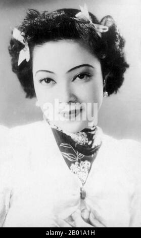 Cina/Giappone: Li Xianglan, nome giapponese Yoshiko Ōtaka (12 febbraio 1920 - 7 settembre 2014), attrice, cantante, giornalista e politico giapponese di origine cinese che ha fatto una carriera in Cina, Giappone, Hong Kong e negli Stati Uniti, c.. 1940s. Yoshiko Yamaguchi ha fatto il suo debutto recitazione e canto nel film del 1938 Honeymoon Express, fatturato come li Xianglan, ha pronunciato Ri Kōran in giapponese. Prendere un nome di scena cinese è stato spinto dai motivi economici e politici della compagnia cinematografica, come una ragazza manchuriana che aveva il comando sia sulla lingua giapponese e cinese è stato cercato. Foto Stock