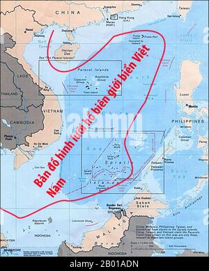 Mar Cinese Meridionale: Mappa delle isole Paracels e delle Isole Spratly contestate con i dettagli della rivendicazione vietnamita. L'Arcipelago di Spratlys nel Mar Cinese Meridionale (chiamato dal Vietnam il Mare Orientale) è disputato in vari gradi da Cina, Taiwan, Vietnam, Filippine, Malesia e Brunei. Le Isole Paracel sono contese tra Cina e Vietnam, ma sono state completamente controllate dalla Cina dal 1974. La rivendicazione cinese è la più estesa ed è generalmente indicata da una frontiera nozionale denominata dal cinese la "linea tratteggiata nove" (nánhǎi jiǔduàn xiàn). Foto Stock