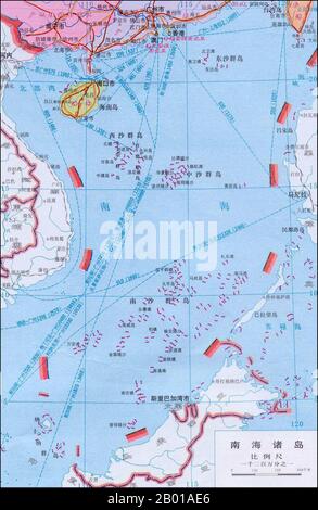 Mar Cinese Meridionale: Mappa delle isole Paracels e delle Isole Spratly contestate con i dettagli della rivendicazione cinese. L'Arcipelago di Spratlys nel Mar Cinese Meridionale (chiamato dal Vietnam il Mare Orientale) è disputato in vari gradi da Cina, Taiwan, Vietnam, Filippine, Malesia e Brunei. Le Isole Paracel sono contese tra Cina e Vietnam, ma sono state completamente controllate dalla Cina dal 1974. La rivendicazione cinese è la più estesa ed è generalmente indicata da una frontiera nozionale denominata dal cinese la "linea tratteggiata nove" (nánhǎi jiǔduàn xiàn). Foto Stock