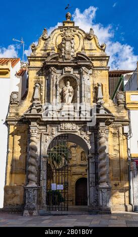 Inizio 18th secolo facciata della Chiesa di San Paolo, Iglesia de San Pablo a Cordoba, Spagna, Andalusia regione. Foto Stock