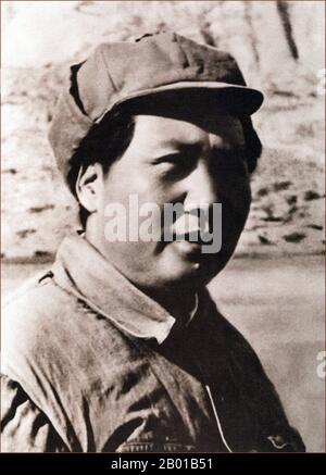 Cina: Mao Zedong (26 dicembre 1893 - 9 settembre 1976) Presidente della Repubblica popolare cinese, c.. 1935-1940. Mao Zedong, anche traslitterato come Mao TSE-tung, era un rivoluzionario comunista cinese, stratega guerrilla bellica, autore, teorico politico, e leader della Rivoluzione cinese. Comunemente chiamato Presidente Mao, fu architetto della Repubblica popolare Cinese (PRC) dalla sua istituzione nel 1949, e detenne il controllo autoritario fino alla sua morte nel 1976. Il suo contributo teorico al marxismo-leninismo è collettivamente noto come Maoismo. Foto Stock