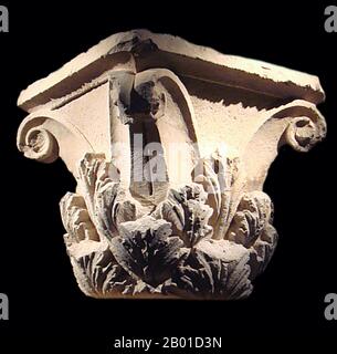 Afghanistan: Una capitale di colonna greco-Gandharan 'Corinthian' dalla cittadella a ai-Khanoum, 3rd-2nd secolo a.C. Ai-Khanoum o Ay Khanum ("Signora della Luna" in Uzbeko, probabilmente la storica Alessandria sull'Oxo, anche chiamata Eucatidia), fu fondata nel 4th° secolo a.C., in seguito alle conquiste di Alessandro Magno ed era una delle città primarie del regno greco-bactriano. La città si trova nella provincia di Kunduz, nel nord dell'Afghanistan, alla confluenza del fiume Oxus (oggi Amu Darya) e del fiume Kokcha. Ai-Khanoum è stato uno dei punti focali dell'ellenismo in Oriente. Foto Stock