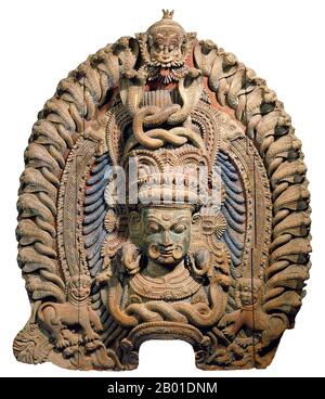 India: L'indirizzo della Danzatrice della Dea Kali. Scultura in legno dipinto, Kerala, fine 15th ° secolo. Kālī è la dea indù associata all'energia eterna. 'Lei che distrugge'.il nome Kali deriva da kāla, che significa nero, tempo, morte, signore della morte, Shiva. Kali significa 'il nero'. Poiché Shiva si chiama kāla - il tempo eterno, Kālī, la sua consorte, significa anche 'tempo' o 'morte' (come nel tempo è venuto). Quindi, Kali è considerata la dea del tempo e del cambiamento. Anche se a volte presentato come scuro e violento, la sua prima incarnazione come una figura di annientamento ha ancora una certa influenza. Foto Stock