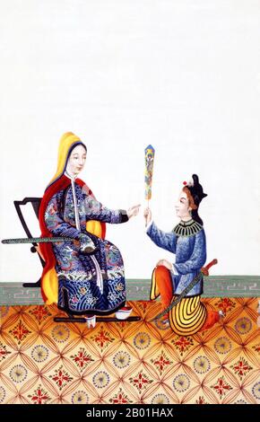 Cina: Rappresentazione dipinta a mano di amante e servo nell'alta società della dinastia Qing del XIX secolo. Scene di servizio da un piccolo album noto come "Chinese Drawings: Court and Society", che mostrano lo stile e la moda contemporanei alla Qing Court. La dinastia Qing fu l'ultima dinastia della Cina, che governò dal 1644 al 1912. I governanti Qing appartenevano al clan Jurchen Aisin Gioro, una tribù nomade che ebbe origine a nord-est della grande Muraglia nell'attuale Cina nord-orientale. Nel corso del suo regno, i Qing si integrarono fortemente con la cultura cinese. Foto Stock