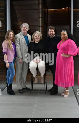 Londra, Regno Unito. 18th Feb, 2020. Rita Simons, Paul Merton, Lizzie Bea, Michael Ball e Marisha Wallace frequentano la fotocellula in vista della corsa di aprile dello spettacolo al London Coliseum, al Boulevard Theatre di Londra, Regno Unito - 18 febbraio 2020 Credit: Nils Jorgensen/Alamy Live News Foto Stock