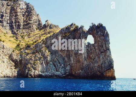 Faro In Grande Finestra A Capo Palinuro, Cilento, Campania, Italia Foto Stock