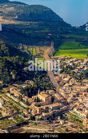 Monastero e Museu Cartoixa de Valldemossa, ex residenza di Ferederic Chopin e George Sand, 09.01.2020, vista aerea, Spagna, Isole Baleari, Maiorca, Valldemossa Foto Stock