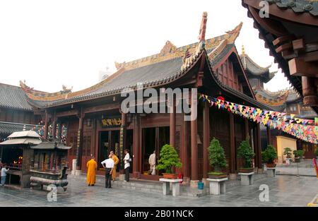 Cina: Qianming si (tempio di Qianming), Guiyang, provincia di Guizhou. Guiyang è la capitale della provincia cinese di Guizhou ed è situata ad est dell'altopiano dello Yunnan-Guizhou, e sulla riva settentrionale del fiume Nanming, un ramo del fiume Wu. Fu costruito per la prima volta nel 1283 d.C. durante la dinastia Yuan. Originariamente era chiamato Shunyuan (順元), che significa obbedire agli Yuan (i governanti mongoli). Foto Stock