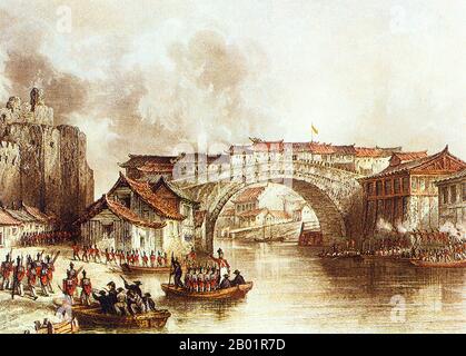 Cina: "West Gate of Ching-Keang-Foo". Incisione di Thomas Allom (13 marzo 1804 - 21 ottobre 1872), 1843. Le truppe britanniche sbarcano su un ponte sul Canal grande, Battaglia di Chinkiang. La battaglia di Chinkiang (Zhenjiang, Jiangsu) fu combattuta tra inglesi e cinesi a Chinkiang, in Cina, il 21 luglio 1842 durante la prima guerra dell'oppio. Fu l'ultima grande battaglia della guerra. La cattura britannica di questa roccaforte permise loro di avanzare verso Nanchino. Questa stampa era basata su uno schizzo di testimone oculare realizzato dal capitano della marina James Stoddart al momento dell'assedio nel 1842. Foto Stock