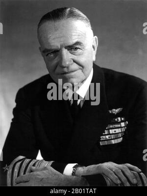 USA: Ammiraglio William Frederick 'Bull' Halsey (30 ottobre 1882 - 16 agosto 1959), 1945. L'ammiraglio della flotta William Frederick Halsey Jr. (Comunemente indicato come "Bill" o "Bull" Halsey) è stato un ufficiale della Marina degli Stati Uniti. Comandò l'area del Pacifico meridionale durante le prime fasi della guerra del Pacifico contro il Giappone. In seguito fu comandante della terza flotta per tutta la durata delle ostilità. Foto Stock