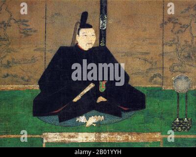 Ashikaga Yoshimasa (足利 義政, 20 gennaio 1435 – 27 gennaio 1490) fu lo shogun 8th dello shogunato di Ashikaga che regnò dal 1449 al 1473 durante il periodo di Muromachi del Giappone. Yoshimasa era il figlio del sesto shogun Ashikaga Yoshinori. Il 16 agosto 1443 (Kakitsu 3, 21st giorno del 7th mese), 10 anni di shogun Yoshikatsu morì di lesioni sostenute in una caduta da un cavallo. Era stato shogun solo per tre anni. Immediatamente, il bakufu elevò Yoshinari, il giovane fratello minore dello shogun, per essere il nuovo shogun. Diversi anni dopo essere diventato shogun, Yoshinari cambiò il suo nome in Foto Stock