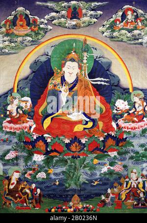 Padmasambhava (Sanscrito Padmakara; Pemajungné tibetano; Liánhuāshēng cinese) o 'Loto Nato', è stato un guru di Oḍḍiyāna (Swat moderno) che si dice abbia trasmesso il buddismo Vajrayana al Bhutan e al Tibet e ai paesi vicini nel 8th secolo. In quelle terre è meglio conosciuto come Guru Rinpoche ('prezioso Guru') o Lopon Rinpoche, o, semplicemente, Padum in Tibet, dove i seguaci della scuola di Nyingma lo considerano il secondo Buddha. Il suo paradiso di Pureland è Zangdok Palri (la montagna color rame). È inoltre considerato un'emanazione di Buddha Amitabha e tradizionalmente anche venerato Foto Stock