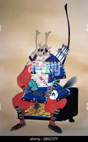 Giappone: Guerriero samurai in armatura completa. Pittura a pergamena appesa, circa Samurai del XVIII secolo è il termine per la nobiltà militare del Giappone pre-industriale. Verso la fine del XII secolo, samurai divenne quasi interamente sinonimo di bushi, e la parola era strettamente associata agli scaglioni medi e superiori della classe guerriera. I samurai seguirono una serie di regole che divennero note come Bushidō. Mentre rappresentavano meno del dieci per cento della popolazione giapponese, gli insegnamenti dei samurai possono ancora essere trovati sia nella vita quotidiana che nelle arti marziali come Kendō, che significa la via della spada. Foto Stock